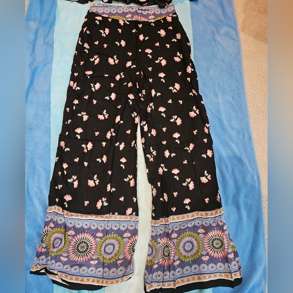 GIGI Two Piece Set Wide Leg Pants & Swing Crop Top Floral Print Sizes S & L NWT - Picture 9 of 12